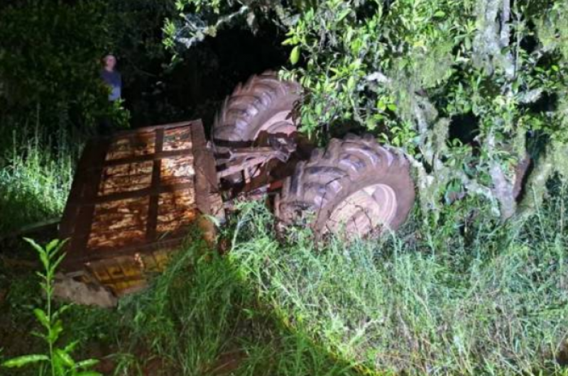 Homem morre após trator tombar no interior de Antônio Prado