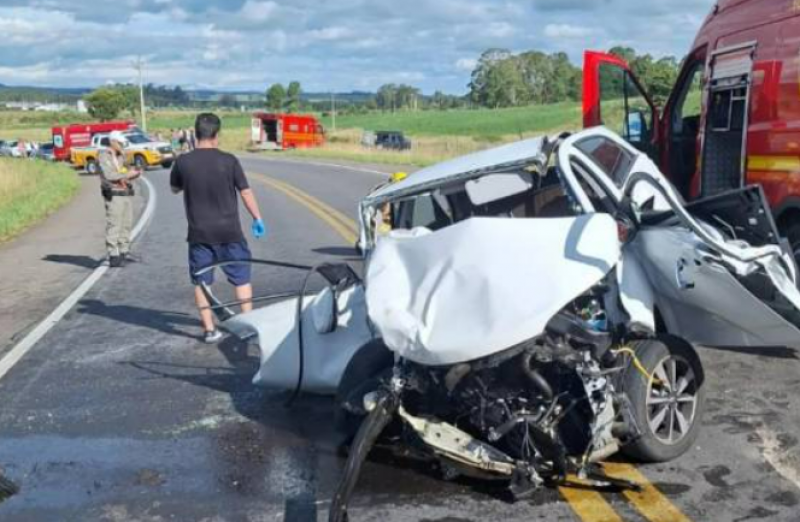 Acidente entre três veículos deixa dois mortos e dois feridos na Rota do Sol