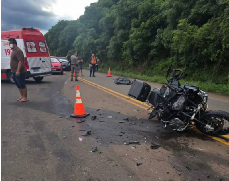 Grave acidente na RSC-153 deixa uma mulher morta e motociclista em estado grave em Passo Fundo