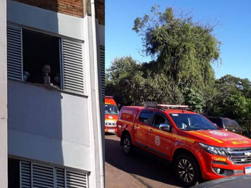 Bombeiros prestam apoio para colega internado na ala covid do Hospital São Luiz Gonzaga