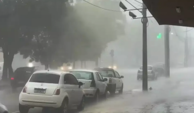 Frente fria avança pelo Rio Grande do Sul e temporais voltam a ganhar força no Estado