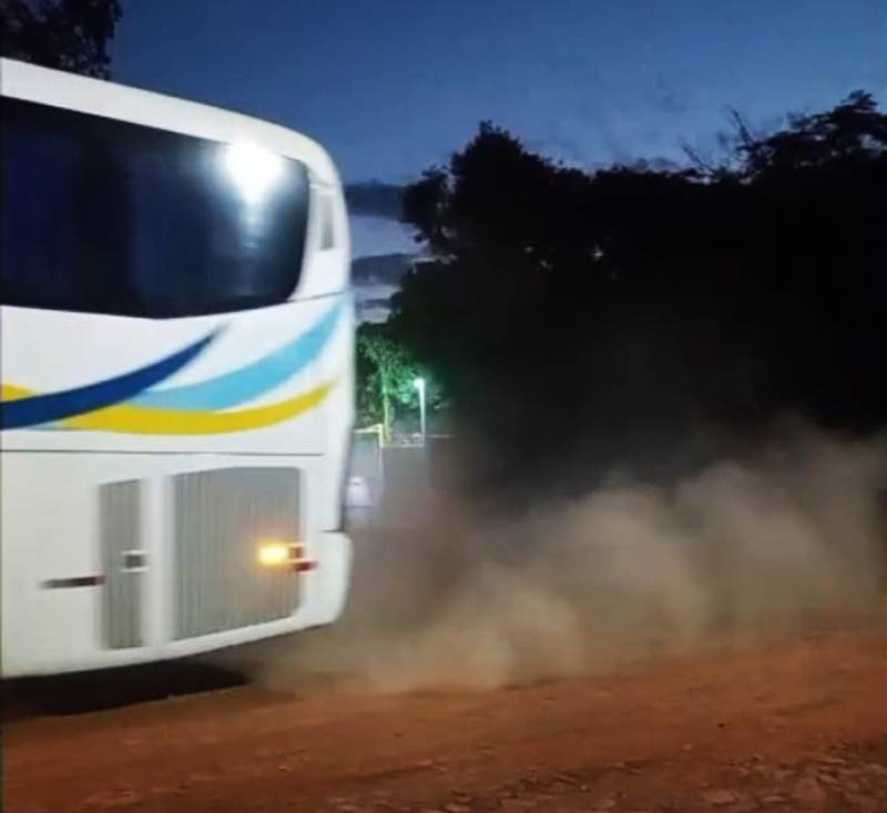 Moradores denunciam poeira excessiva na saída de ônibus da nova rodoviária de Santo Ângelo e cobram providências
