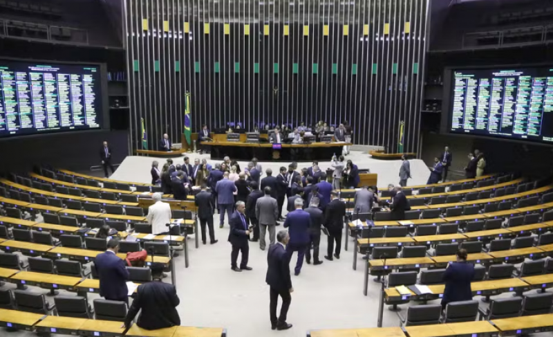 Câmara lança novo concurso com salários de R$ 21 mil; veja vagas e datas