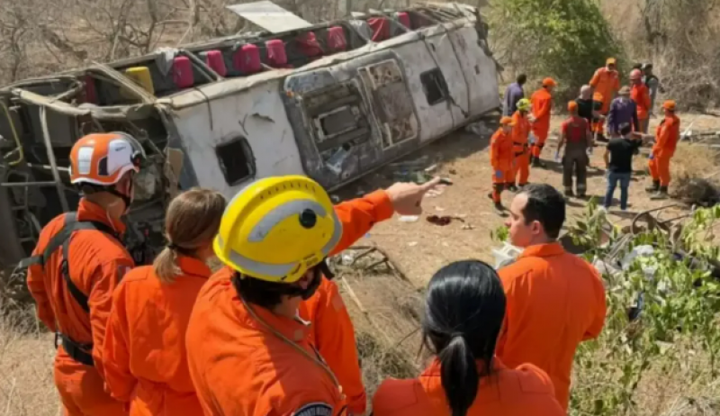 Ônibus que capotou e deixou 15 mortos em Alagoas estava irregular