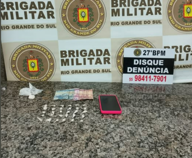 Dois homens presos pela Brigada Militar por tráfico de drogas no Bairro Harmonia, em Santo Ângelo
