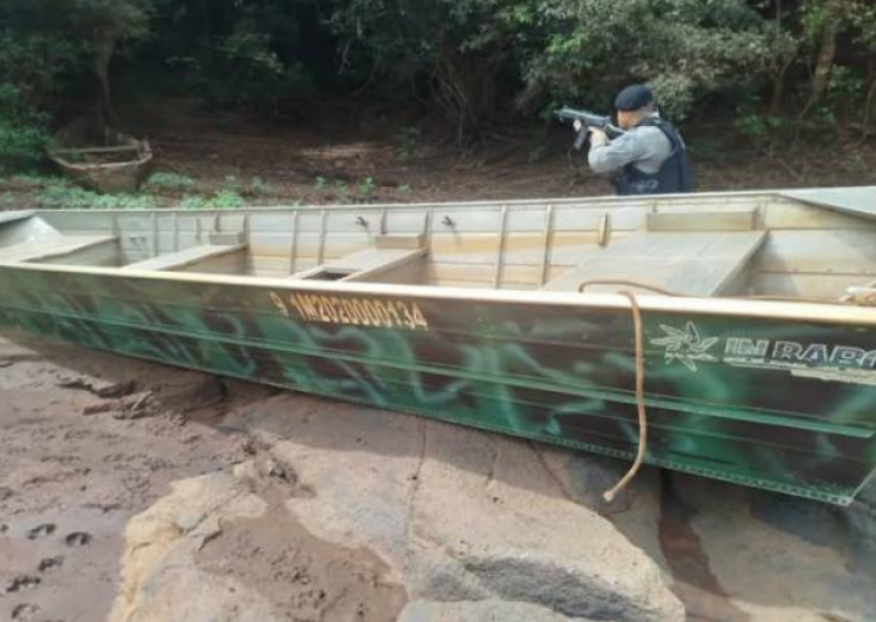Brigada Militar apreende duas embarcações às margens do Rio Uruguai em São Borja