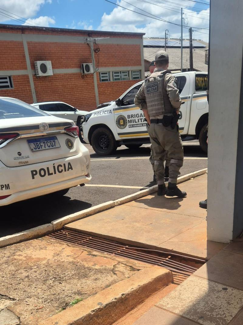 Homem com antecedentes criminais é baleado por policial militar no bairro Luiz Fogliatto, em Ijuí.