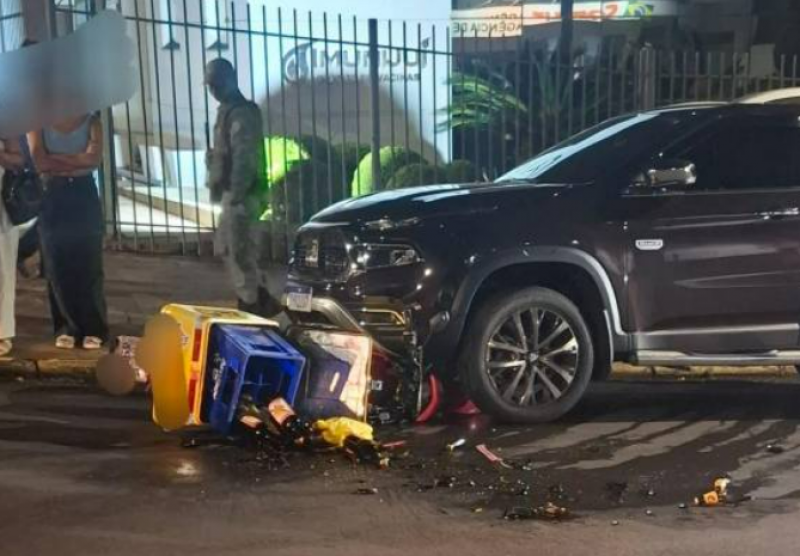 Colisão entre carro e moto deixa motociclista ferido no Centro de Ijuí