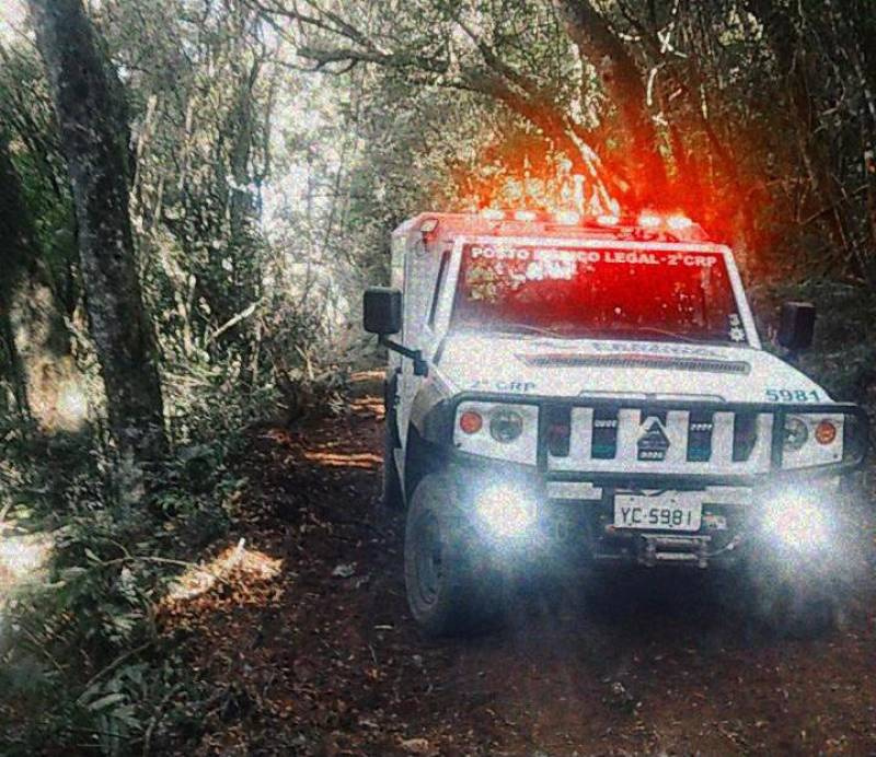 Idoso de 84 anos morre após capotar trator no RS