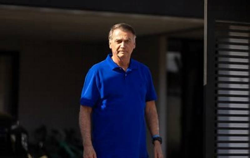 Bolsonaro está na UTI por conta de broncopneumonia, diz boletim médico