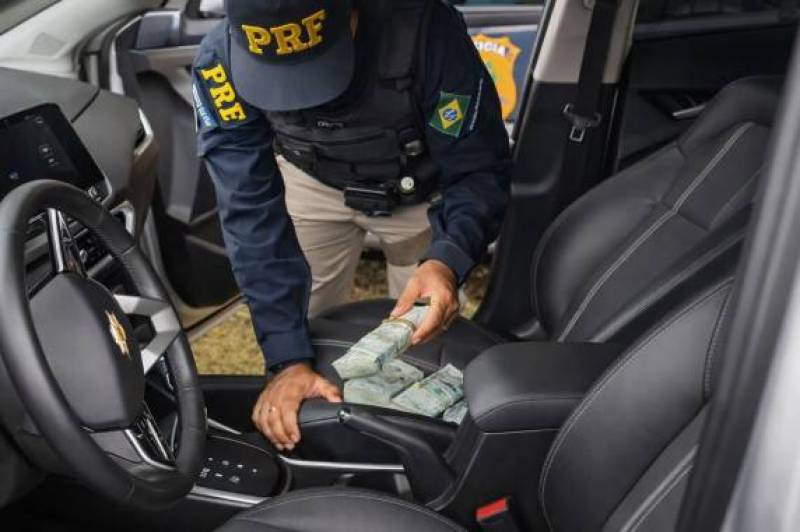 PRF prende casal com US$ 140 mil escondidos na BR-285 em São Borja
