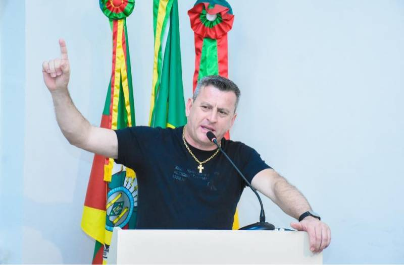 Vereador denuncia falta de competência e perda de recursos públicos em Santo Ângelo