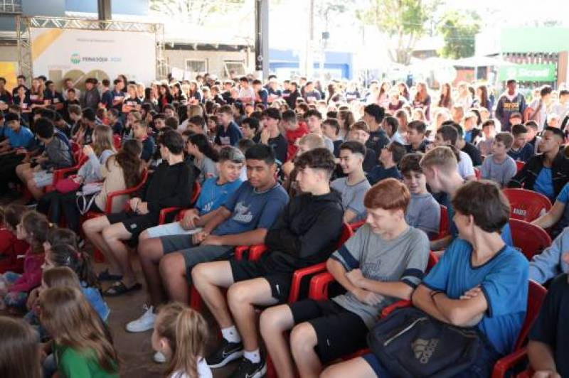 Fenasoja 2026 lança projeto Orgulho Nacional voltado à produção literária estudantil