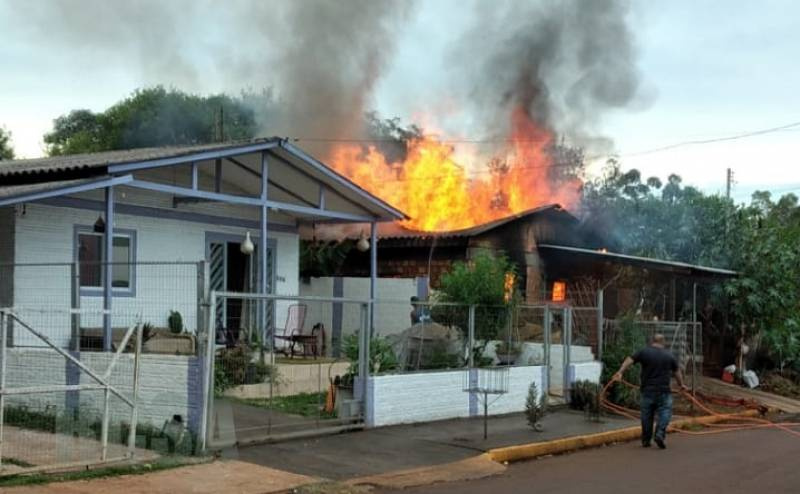 Incêndio atinge residência na cidade de Ijui