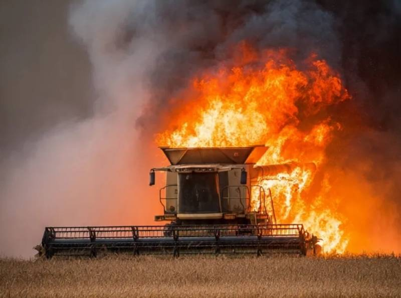 Incêndio destrói colheitadeira no interior de Sede Nova