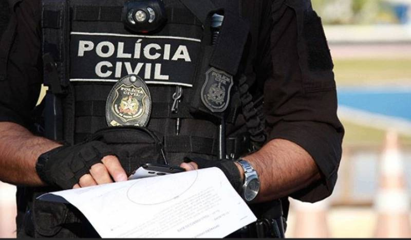 Mulher joga dinheiro sobre telhado na tentativa de esconder R$ 120 mil da polícia no RS