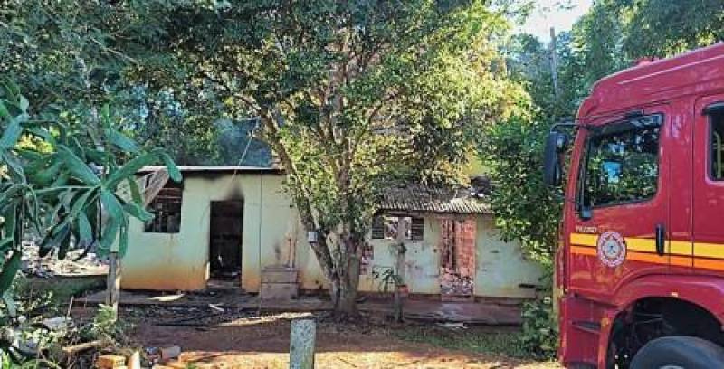 Pai é indiciado por homicídio culposo após morte de criança em incêndio em Chiapetta