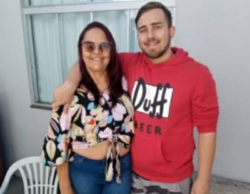 Filho é preso após matar a própria mãe e ficar três dias com o corpo dentro de casa