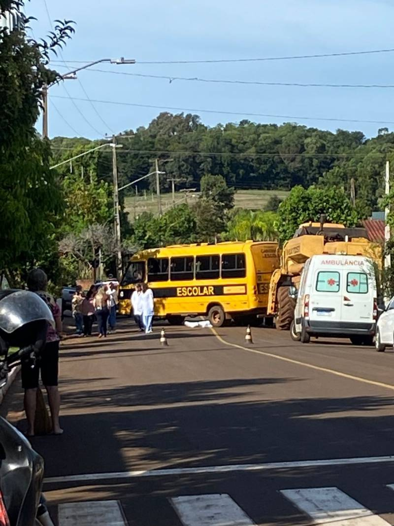 Tragédia em oficina: micro-ônibus desgovernado provoca morte em Sete de Setembro