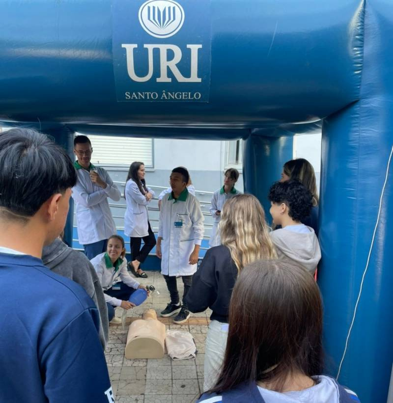 Feira das Profissões no Colégio Teresa Verzeri destaca papel fundamental da URI Santo Ângelo na orientação vocacional dos jovens