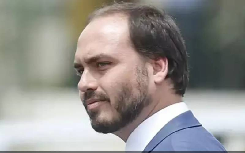 Carlos Bolsonaro anuncia “levantamento” de prefeitos e vereadores do PL que “não divulgam” a candidatura de Flávio