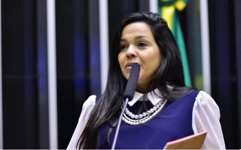 Vereadora de Fortaleza é cotada para vice de Flávio Bolsonaro