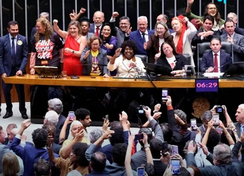 Confira os deputados que votaram contra a PEC do fim da escala 6 x 1