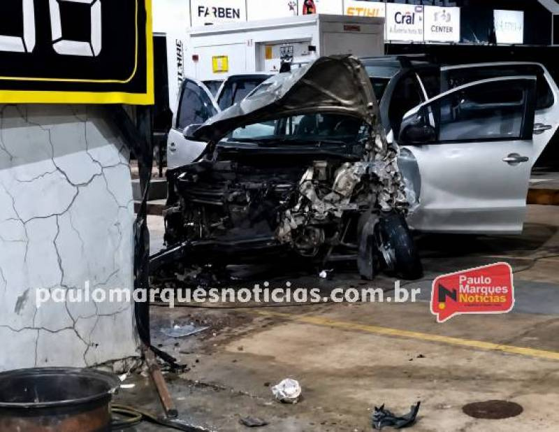 Colisão entre dois veículos deixa cinco pessoas feridas no Centro de Santa Rosa