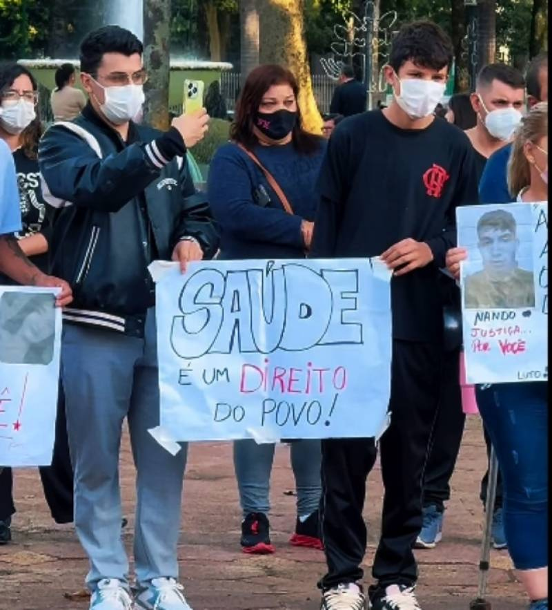 Manifestação por melhorias na saúde mobiliza comunidade e cobra respostas após mortes de adolescentes