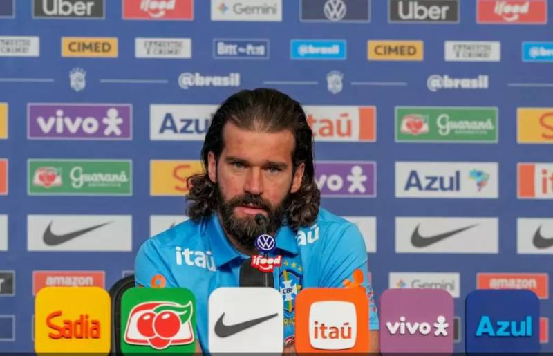Alisson diz que críticas não o abalam na Seleção: “Ninguém vai me cobrar mais do que eu”