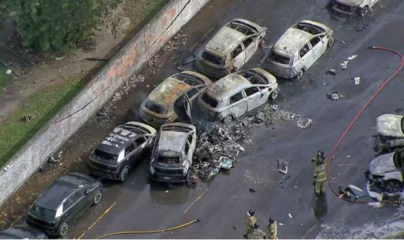 Dois helicópteros batem no ar , explodem e deixam seis mortos no Rio de Janeiro