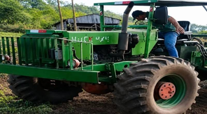 Agricultor de Seberi monta trator de 8 toneladas com peças militares e vira destaque no agro