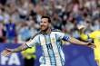 Messi faz três, vira maior artilheiro das Copas e Argentina estreia com vitória sobre a Argélia