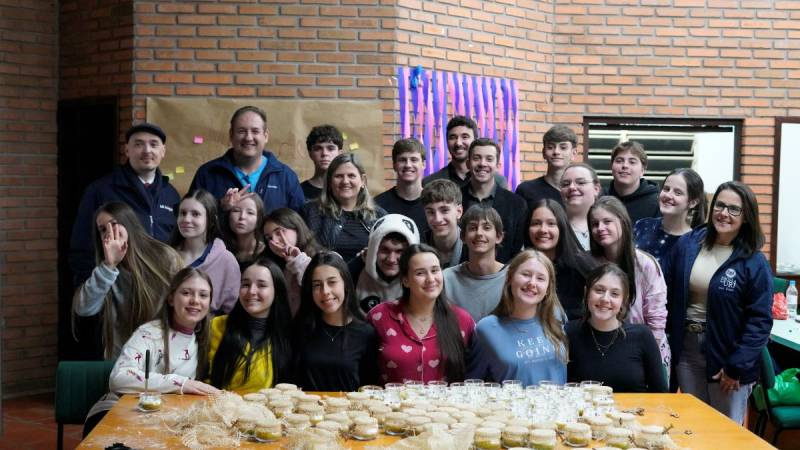 Escola da URI e AGIR Santo Ângelo fomentam empreendedorismo jovem com o programa miniempresa