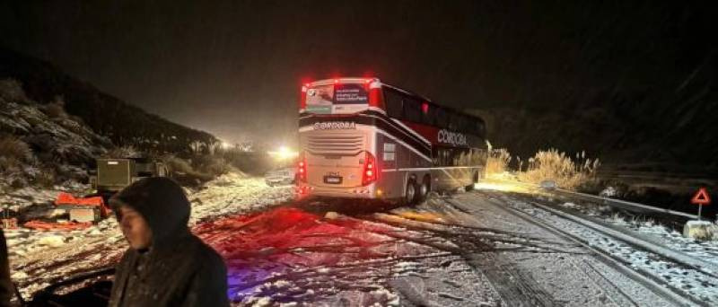 Massa de ar polar provoca neve na Argentina e avança rumo ao Sul do Brasil