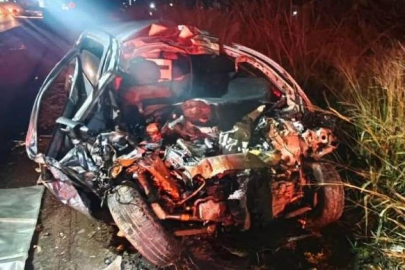 Homem morre em colisão frontal entre carro e caminhão na BR-282
