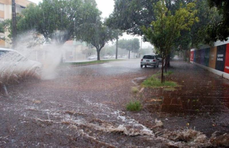 Frio recua e temporais retornam ao RS: veja a previsão do tempo para o fim de semana