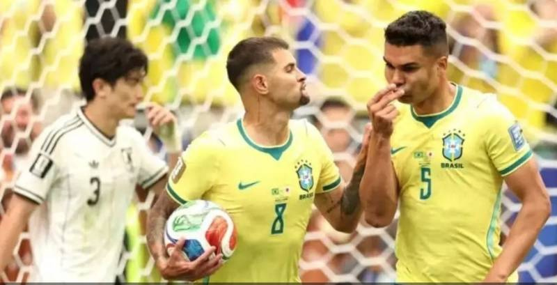 Com gol no fim, Brasil vira contra Japão e vai às oitavas da Copa do Mundo