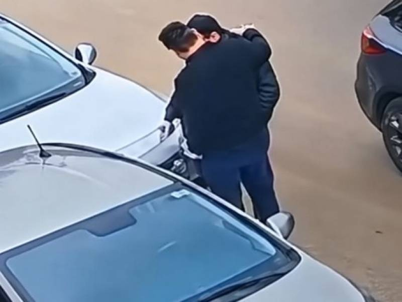 Abraço entre motoristas após acidente emociona e viraliza nas redes sociais em SC