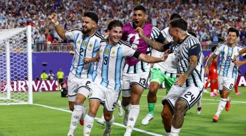 Com um a mais, Argentina vence a Suíça na prorrogação e chega à semifinal da Copa