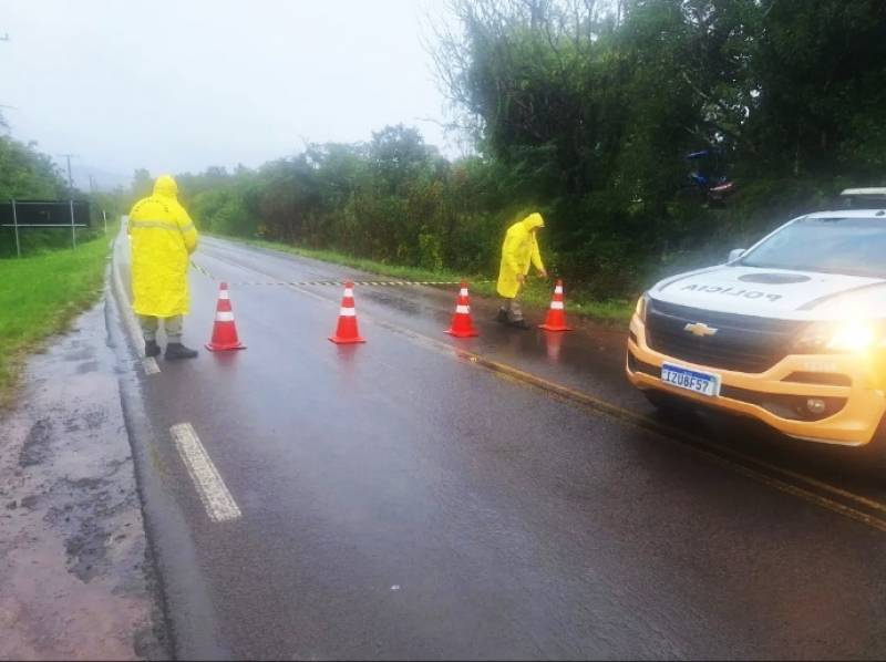 RS registra 11 bloqueios totais e três parciais em rodovias estaduais; ERS-344 entre Santo Ângelo e Entre-Ijuís segue em sistema de siga e pare
