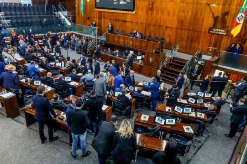 Dez deputados estaduais gaúchos não concorrem à reeleição em 2026