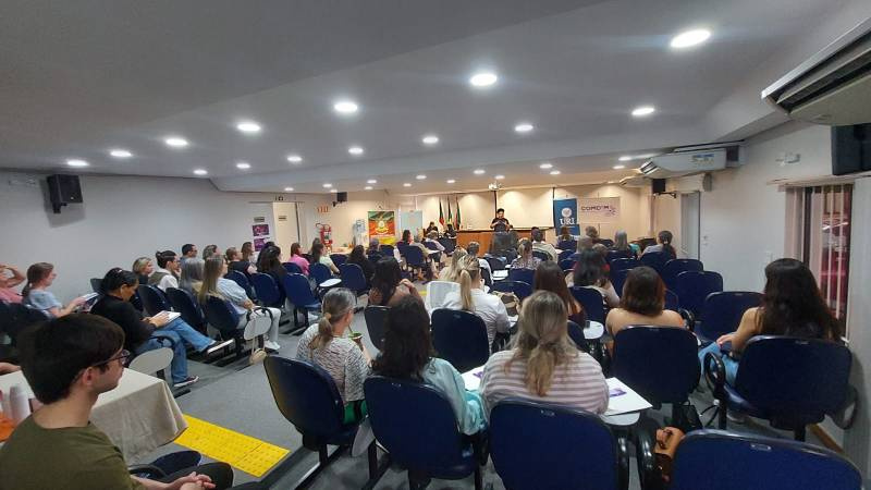 Curso de Formação para o Enfrentamento da Violência contra as Mulheres realiza 3º encontro em Santo Ângelo com debate sobre Raça, Gênero e Renda
