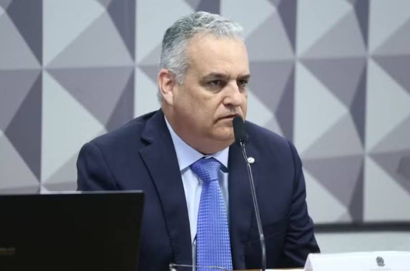 Flávio Bolsonaro anuncia deputado Alfredo Gaspar como vice na chapa dele à Presidência