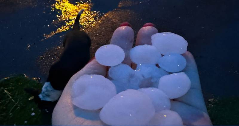 Temporal com granizo atinge Ajuricaba e moradores registram queda de pedras de gelo