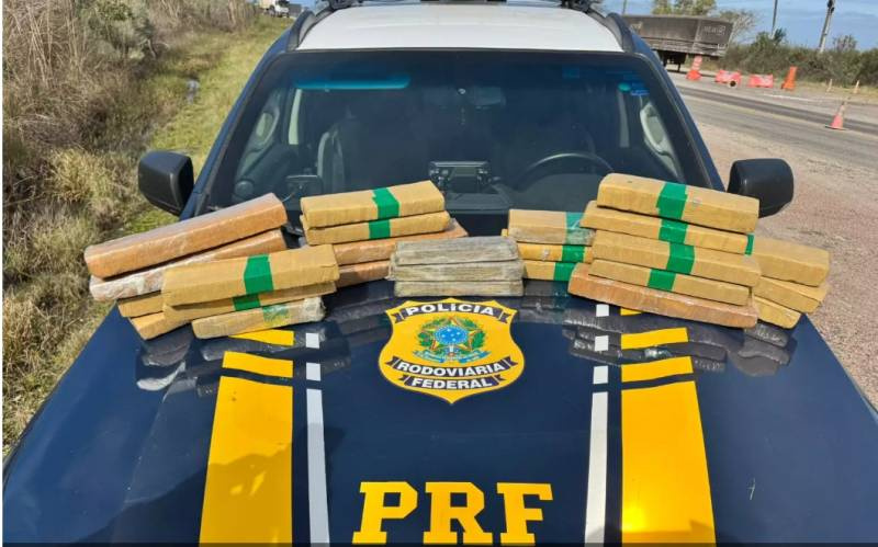 Polícia prende passageira de ônibus com mais de 20 quilos de maconha em Bagé