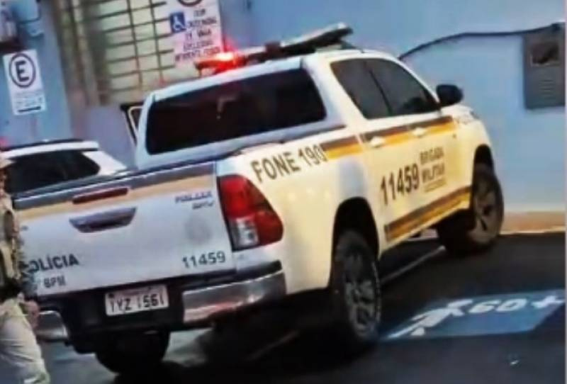 Homem é preso novamente em Ijuí e chama atenção ao chegar à Delegacia com beijinhos para a imprensa