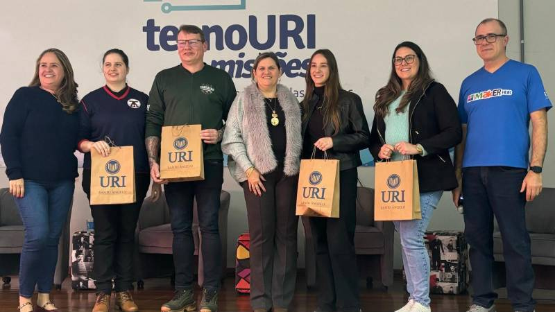 Mostra educacional marca encerramento de etapa do projeto espaços Makerhub e fortalece rede de inovação nas escolas da região