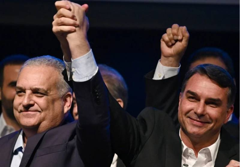 Flávio Bolsonaro registra candidatura a presidente e declara R$ 8,1 milhões em bens