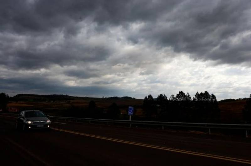 Domingo será de chuva e temporais isolados no RS